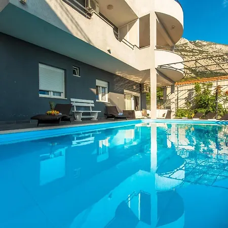 Holiday Colis With Private Pool Apartamento Makarska