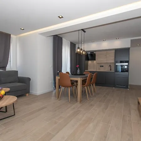 Holiday Colis With Private Pool Apartamento *