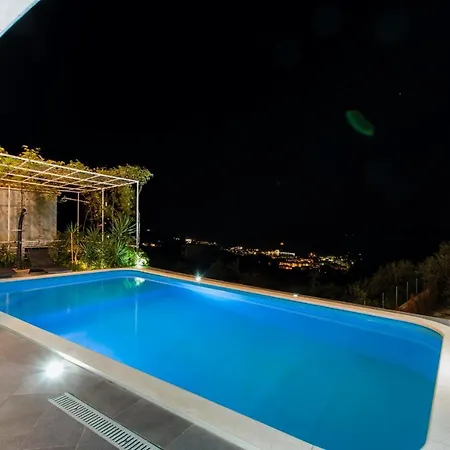 Holiday Colis With Private Pool Makarska