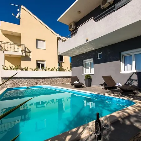 Holiday Colis With Private Pool Apartamento